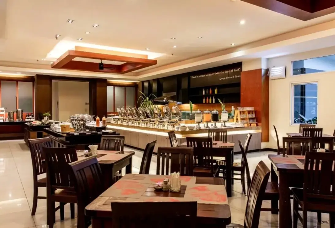 Restauracja i jedzenie w hotelu Prima Pattaya