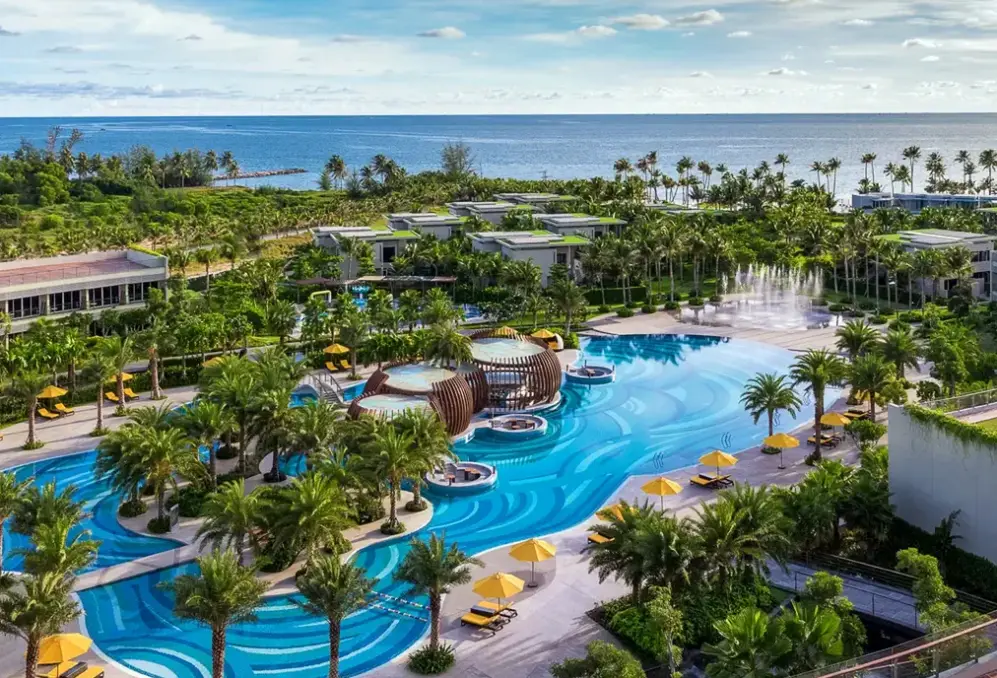 Basen w hotelu Pullman Phu Quoc Beach Resort