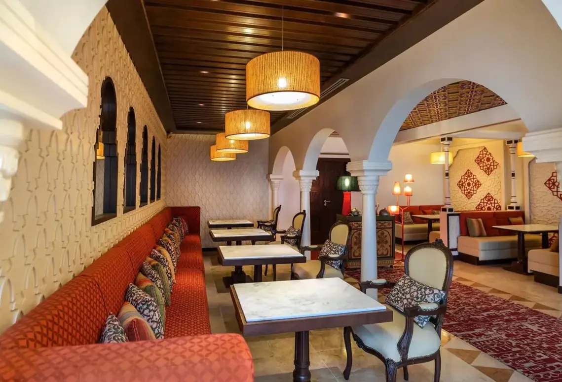 Restauracja i jedzenie w hotelu Radisson Blu & Thalasso (Hammamet)