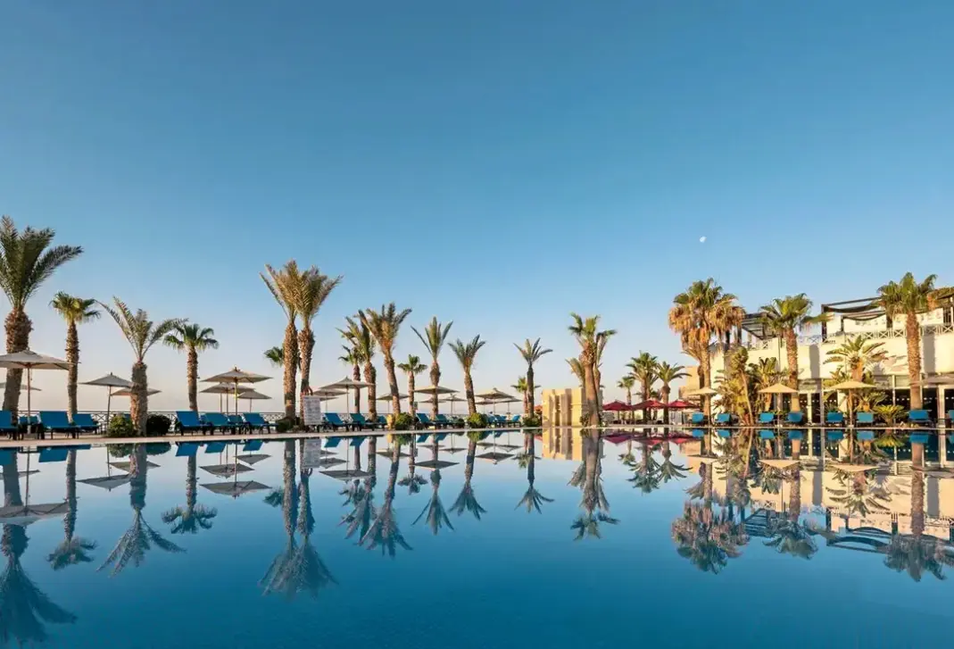 Basen w hotelu Radisson Blu & Thalasso (Hammamet)