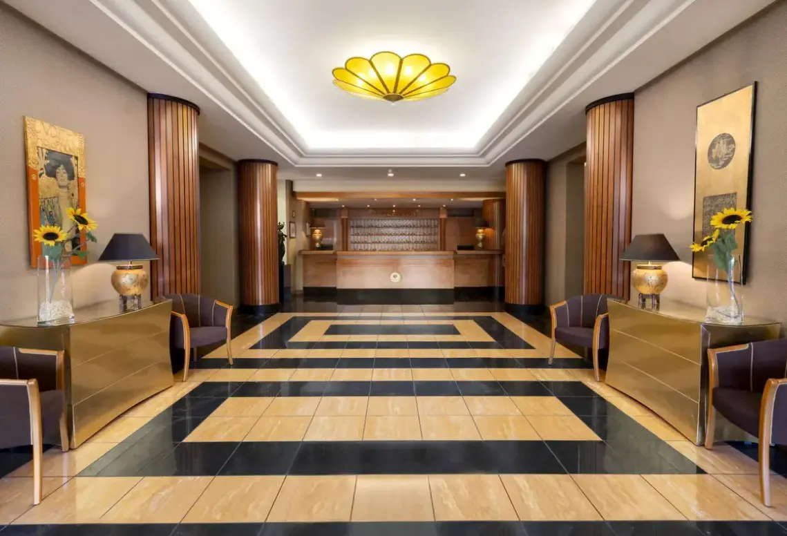 Lobby hotelu Ramada by Wyndham Naples