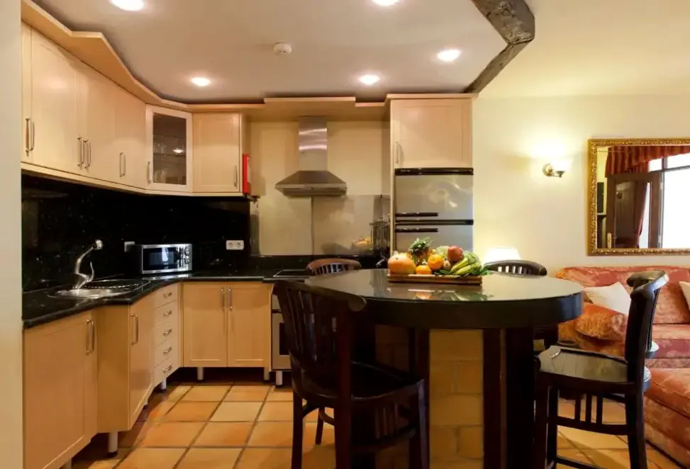 Restauracja i jedzenie w hotelu Regency Country Club