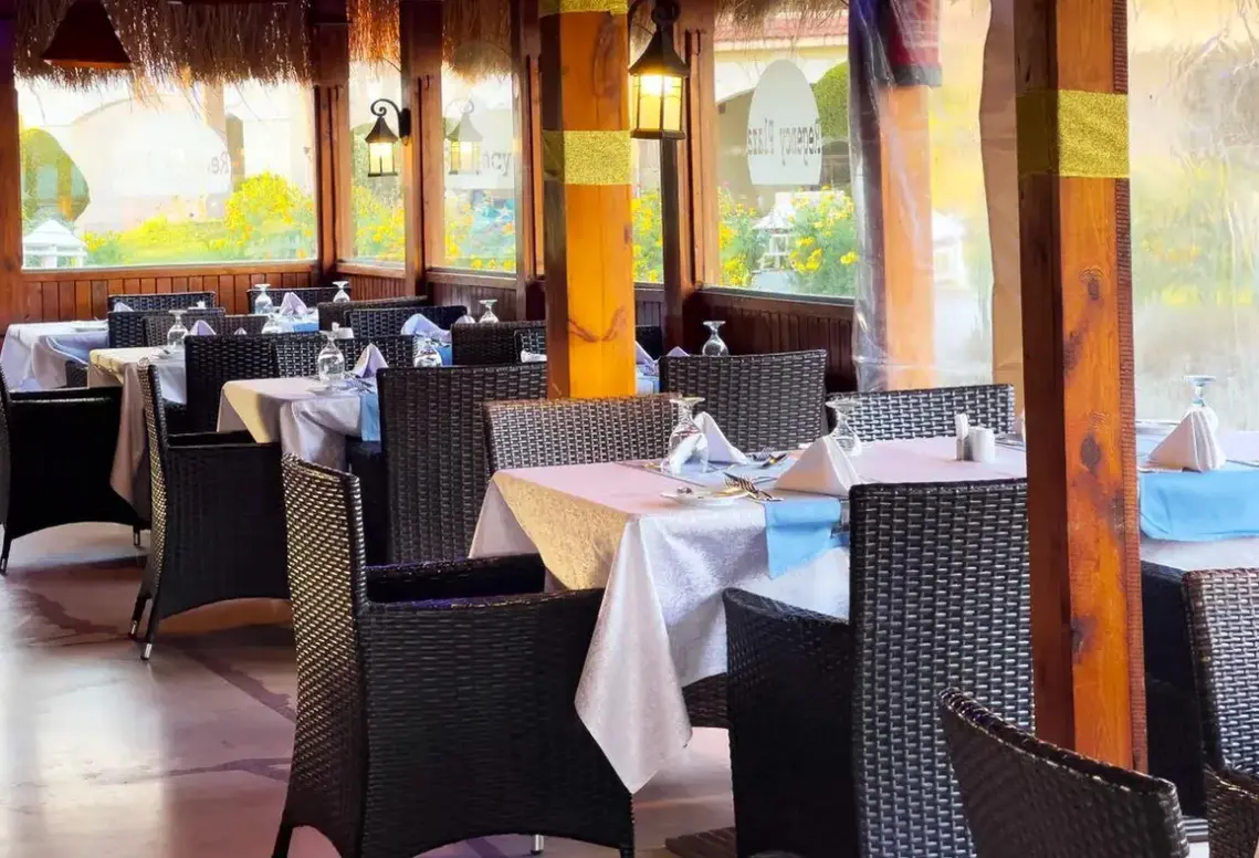 Restauracja i jedzenie w hotelu Romance Regency Club