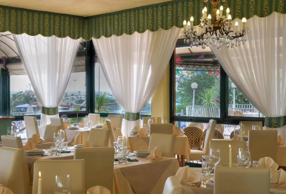 Restauracja i jedzenie w hotelu Royal (Bibione)