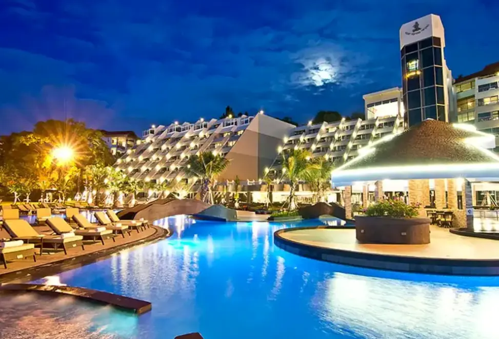 Basen w hotelu Royal Cliff Royal Wing Suites & Spa