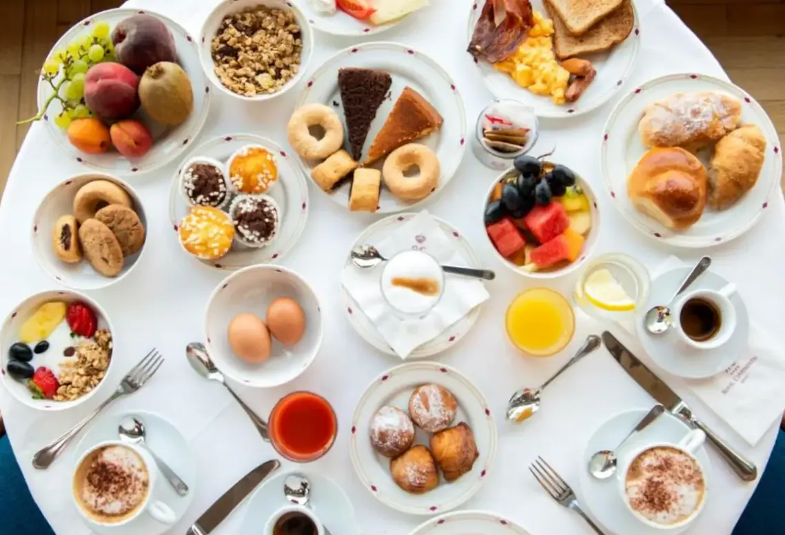 Restauracja i jedzenie w hotelu Royal Continental