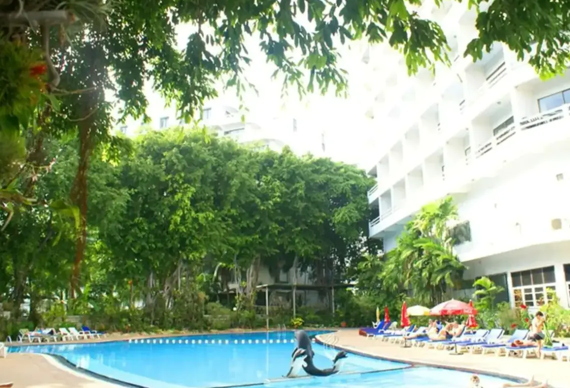 Basen w hotelu Royal Palace (Pattaya)