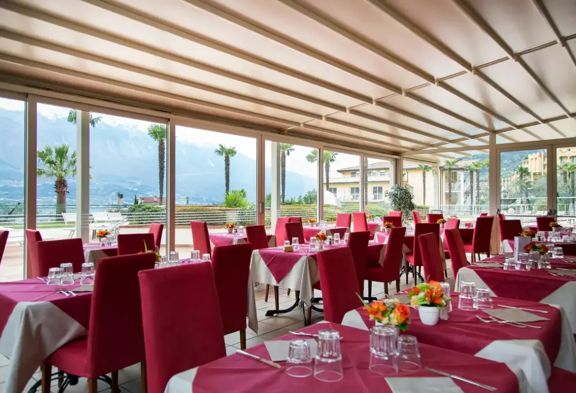 Restauracja i jedzenie w hotelu Royal Village