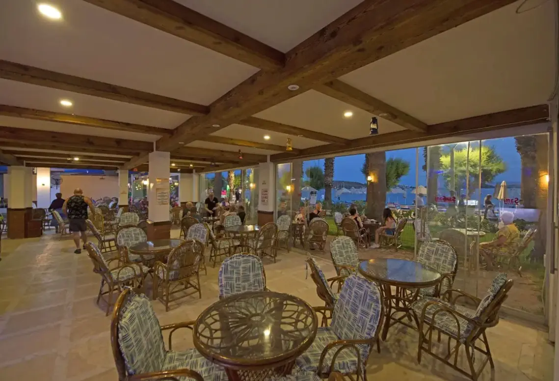 Restauracja i jedzenie w hotelu Sami Beach