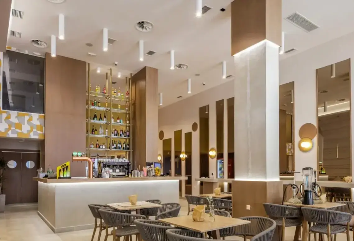 Restauracja i jedzenie w hotelu San Antonio Boutique