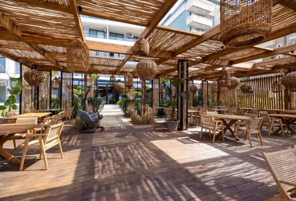Restauracja i jedzenie w hotelu Sea & Sand