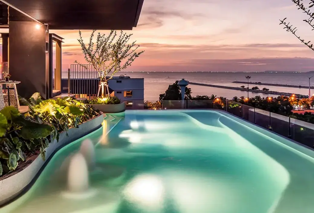 Basen w hotelu Seaphere Pattaya