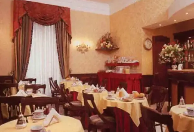 Restauracja i jedzenie w hotelu Serena (Rzym)