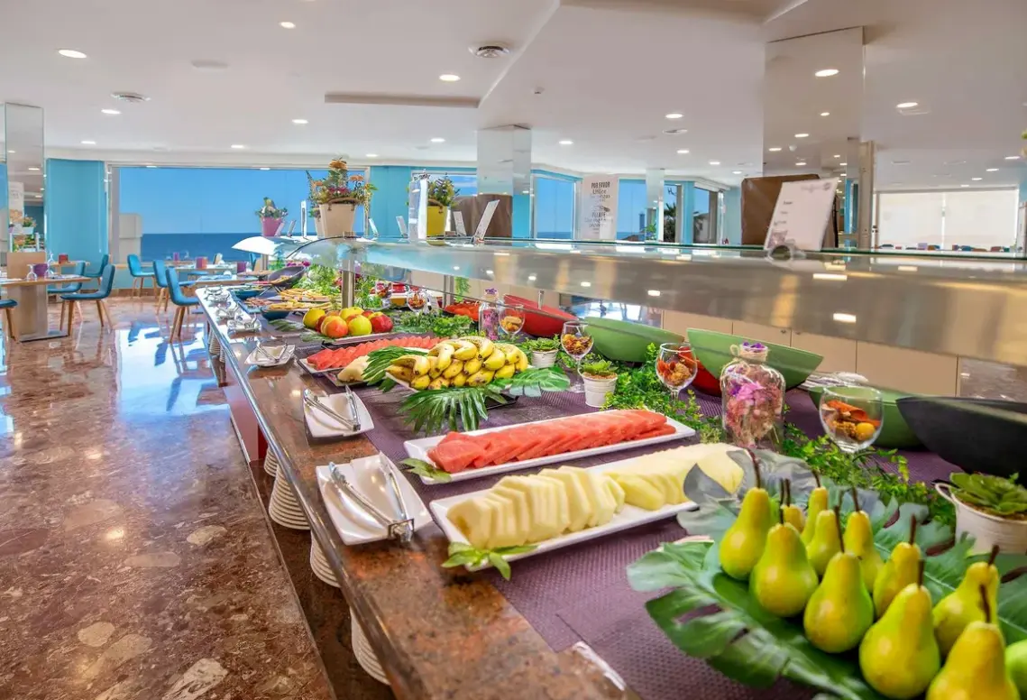 Restauracja i jedzenie w hotelu Servigroup Koral Beach