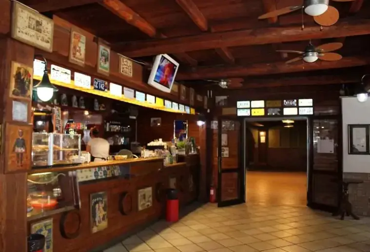 Restauracja i jedzenie w hotelu Seven Hills Village