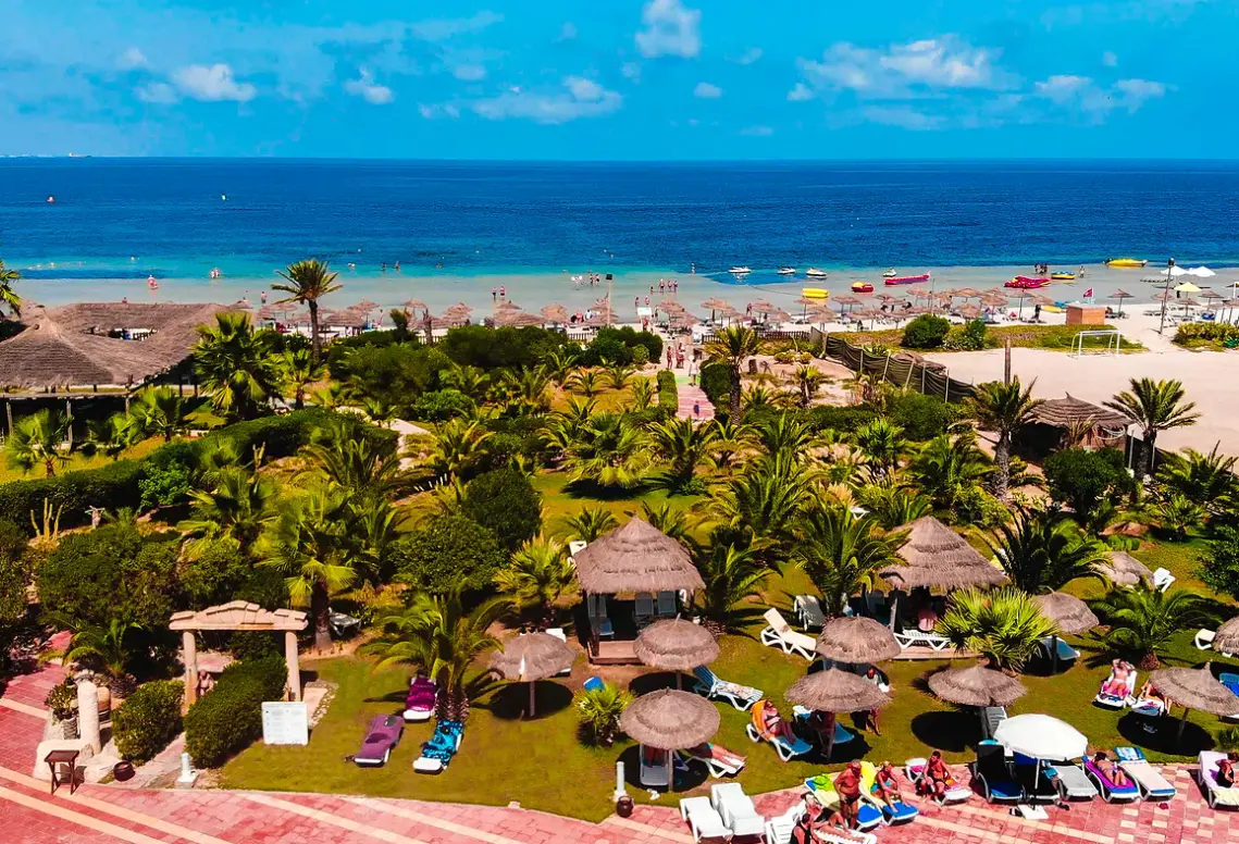 Plaża przy hotelu Skanes Serail