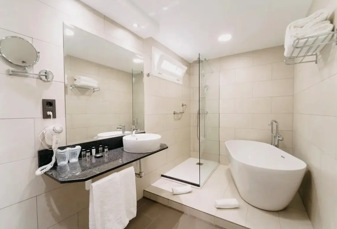 Łazienka w pokoju hotelu Soho Boutique Bahia Malaga