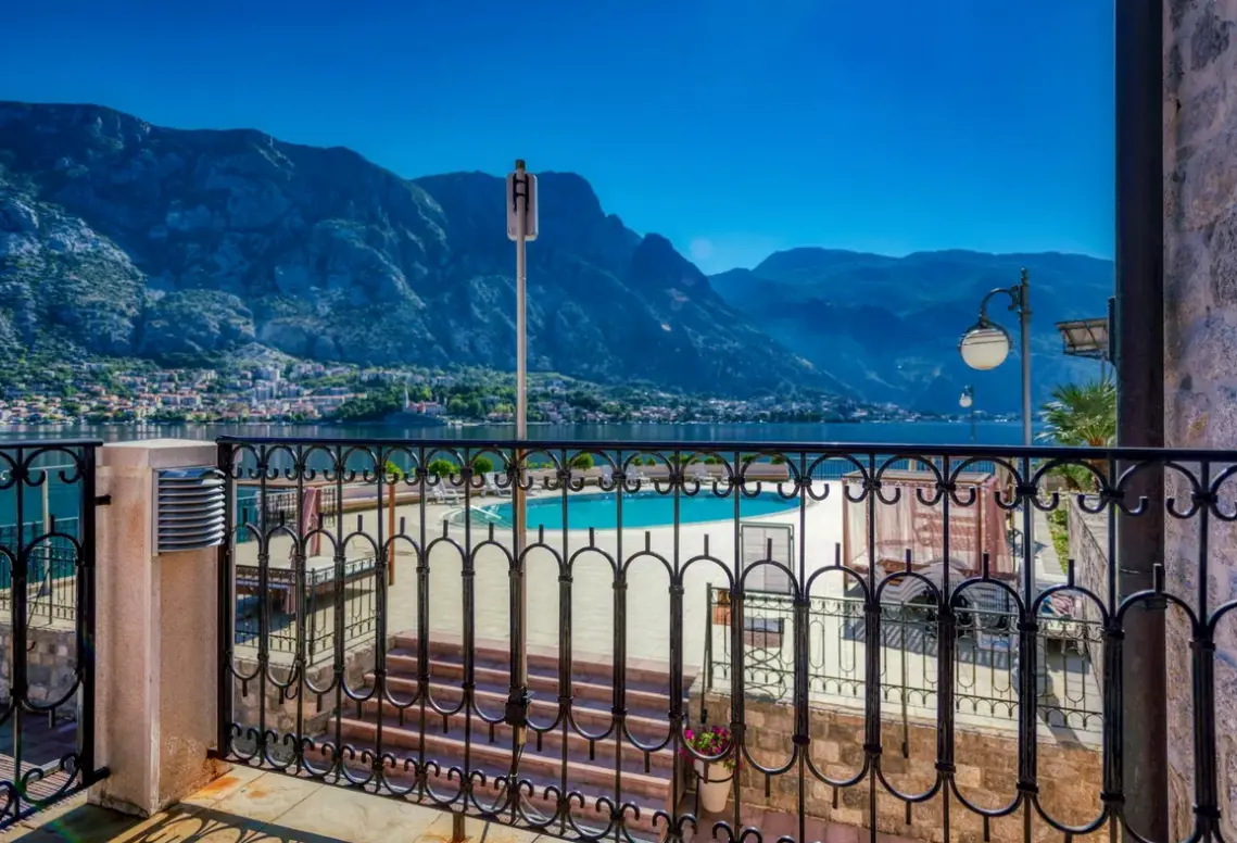 Widok z hotelu Splendido (Kotor)