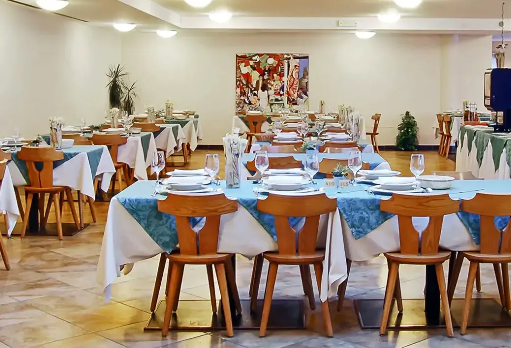 Restauracja i jedzenie w hotelu Stella Montis