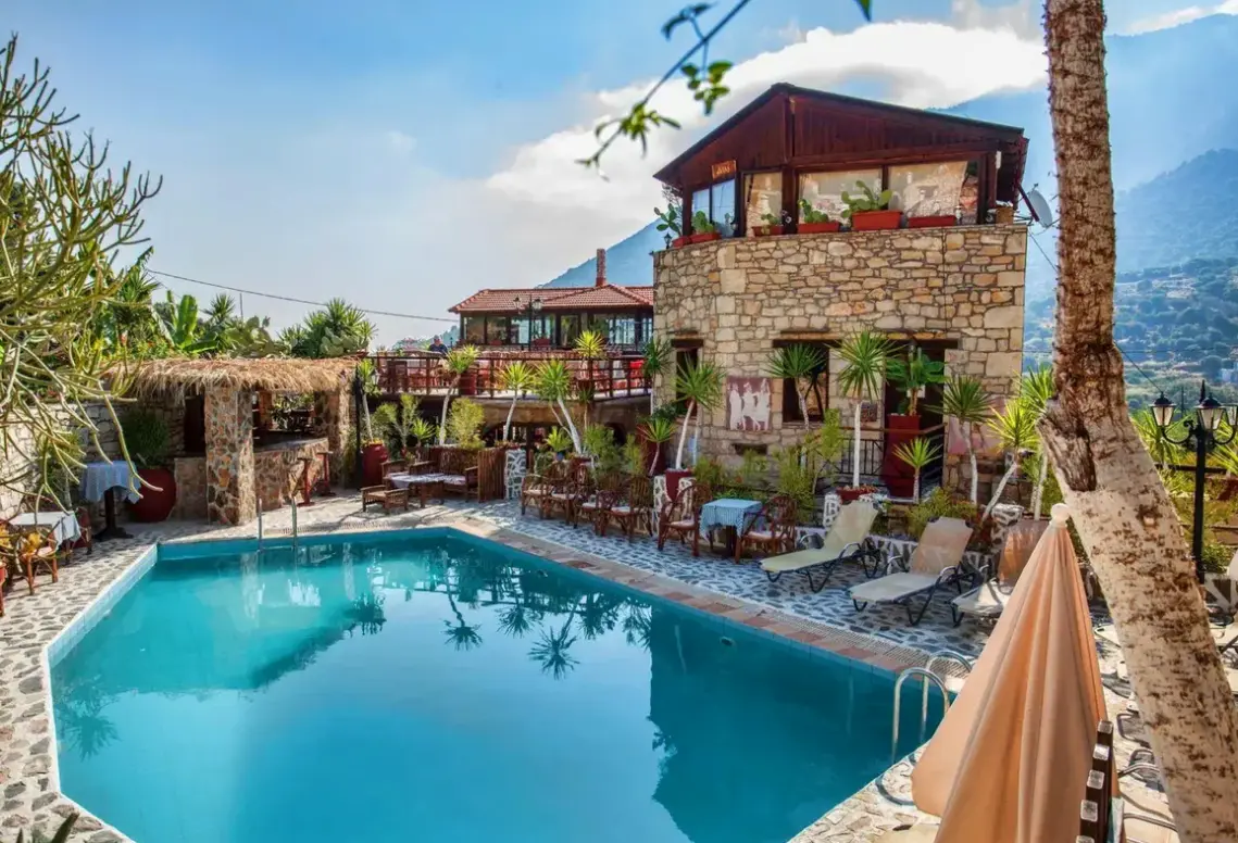 Basen w hotelu Stone Village