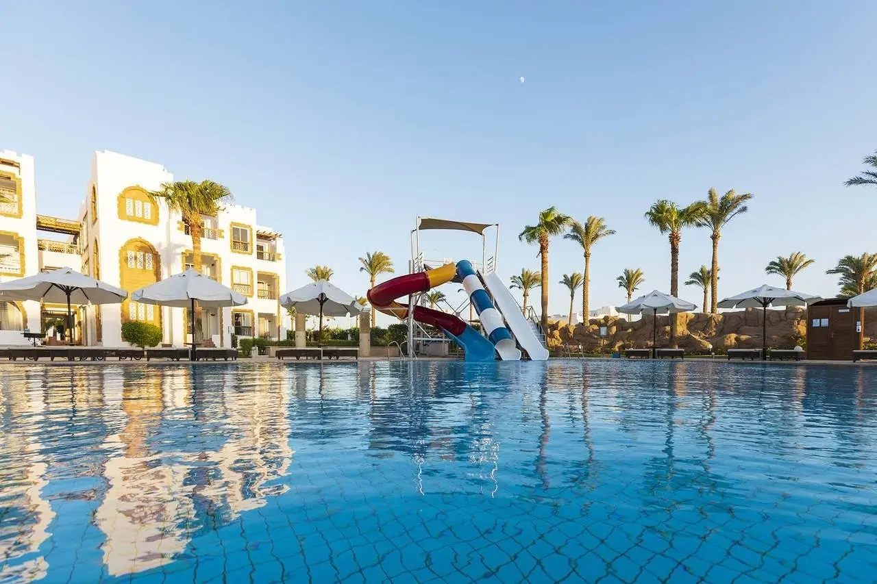 Basen w hotelu Sunrise Remal Beach