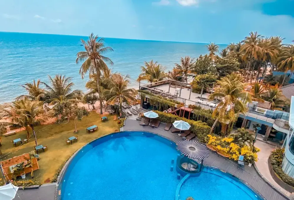 Basen w hotelu Sunset Beach Resort & Spa (Phu Quoc)