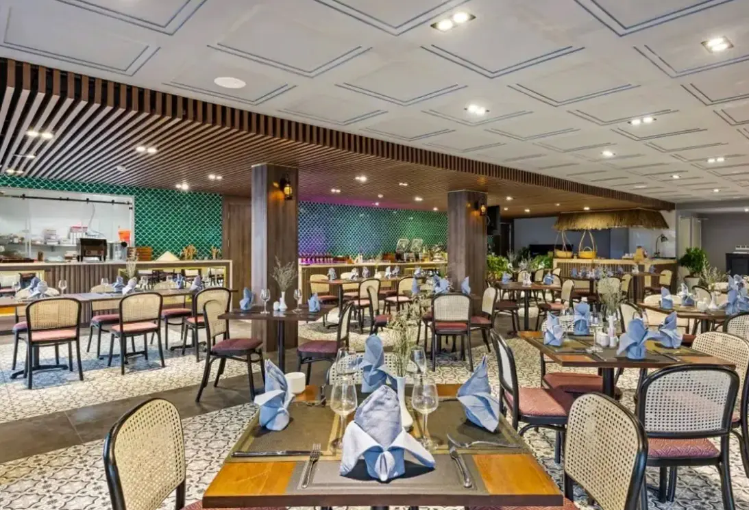 Restauracja i jedzenie w hotelu Sunset Beach Resort & Spa (Phu Quoc)