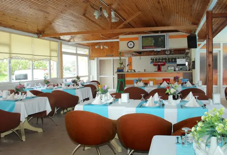 Restauracja i jedzenie w hotelu Temple