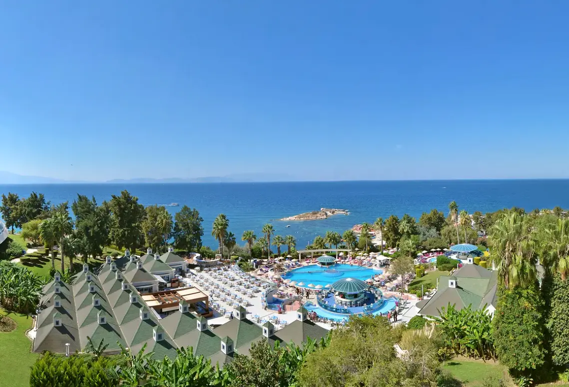 Basen w hotelu The Grand Blue Sky
