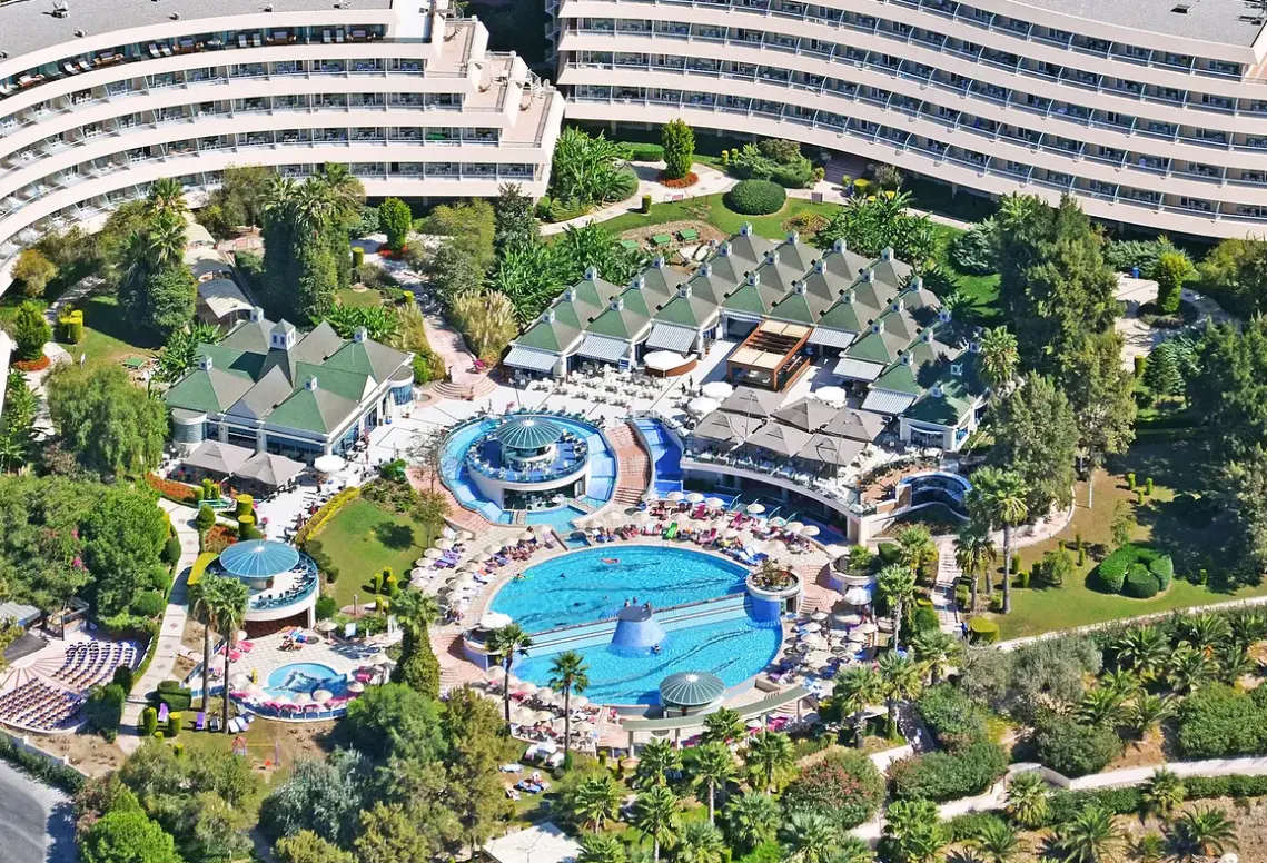 Basen w hotelu The Grand Blue Sky