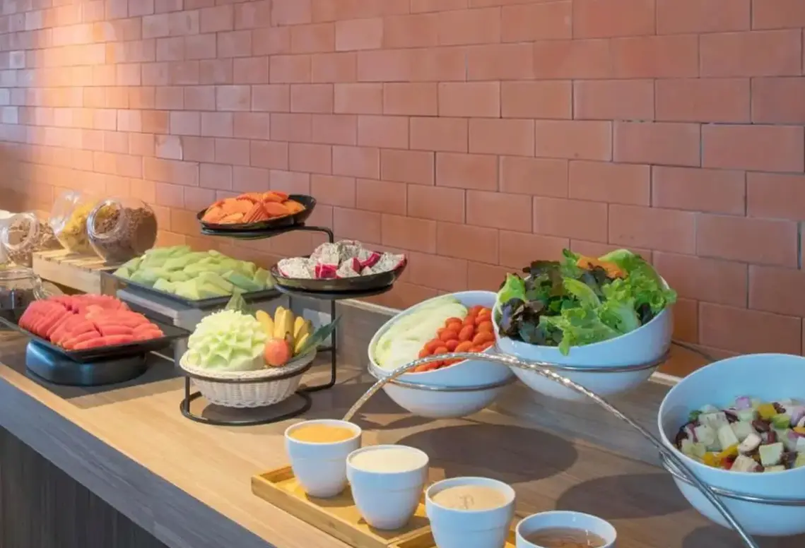 Restauracja i jedzenie w hotelu Travelodge Pattaya
