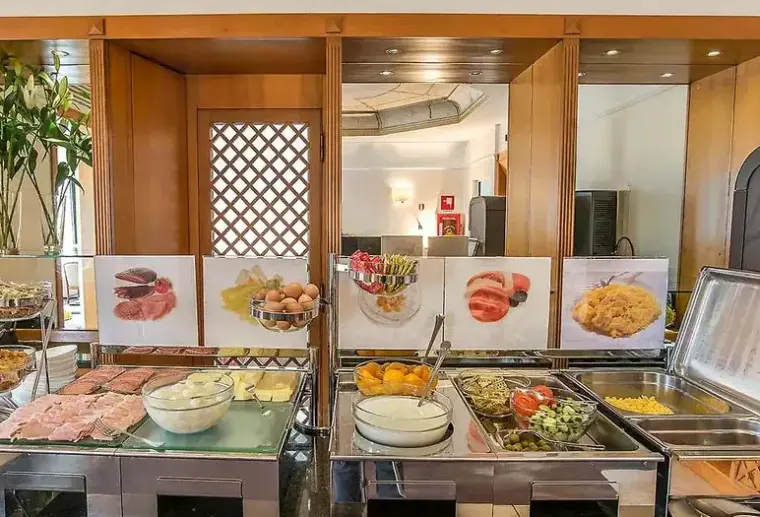 Restauracja i jedzenie w hotelu Tritone