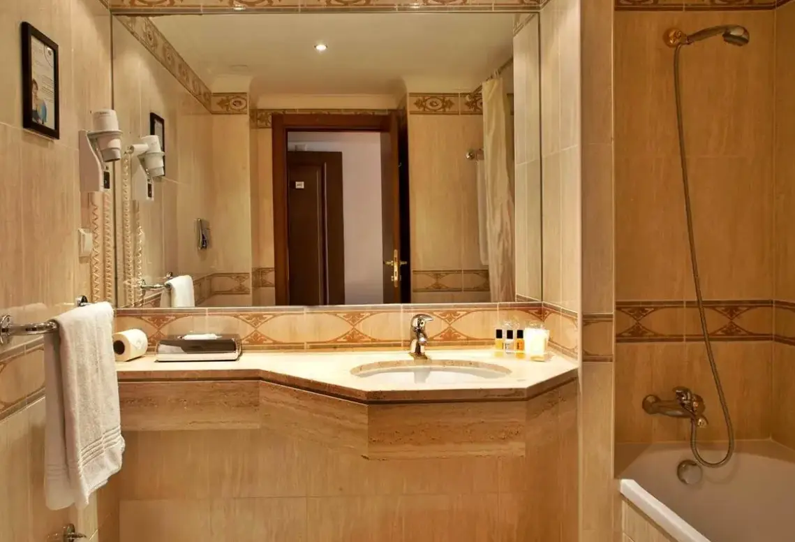 Łazienka w pokoju hotelu Turim Lisboa