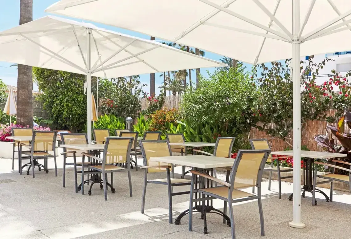 Basen w hotelu Universal Bikini (Cala Millor)
