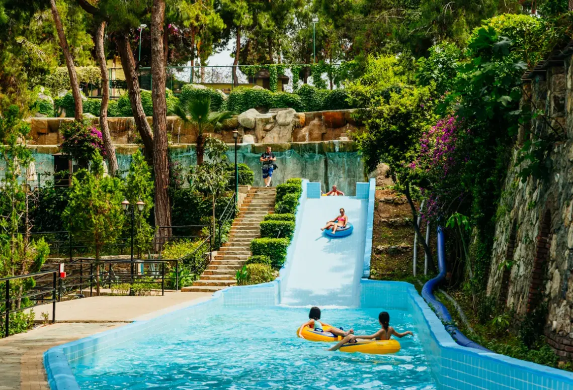 Basen w hotelu Utopia World