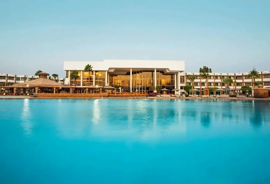 Basen w hotelu V Hotel Sharm