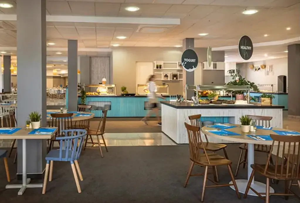 Restauracja i jedzenie w hotelu Valamar Villa Adria