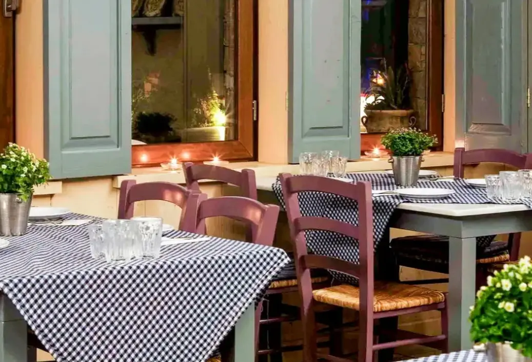 Restauracja i jedzenie w hotelu Valis Resort