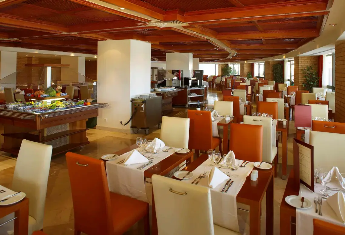 Restauracja i jedzenie w hotelu Vila Gale Ampalius