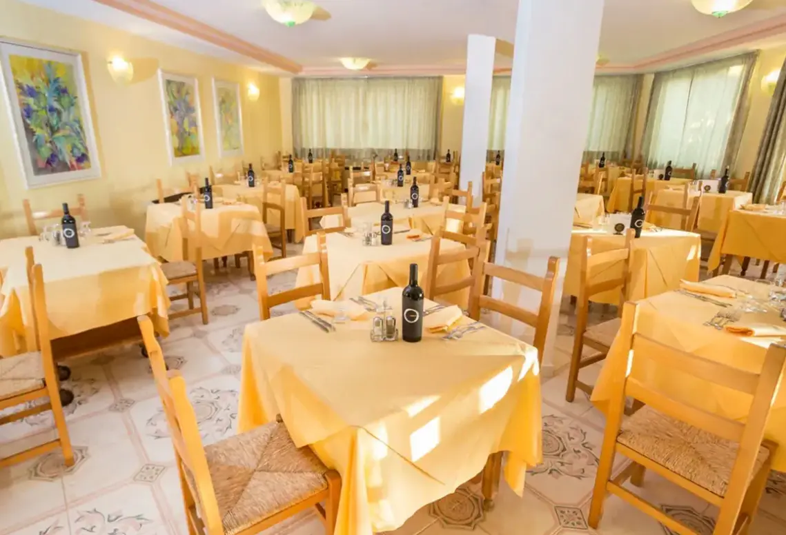 Restauracja i jedzenie w hotelu Villa Flavio