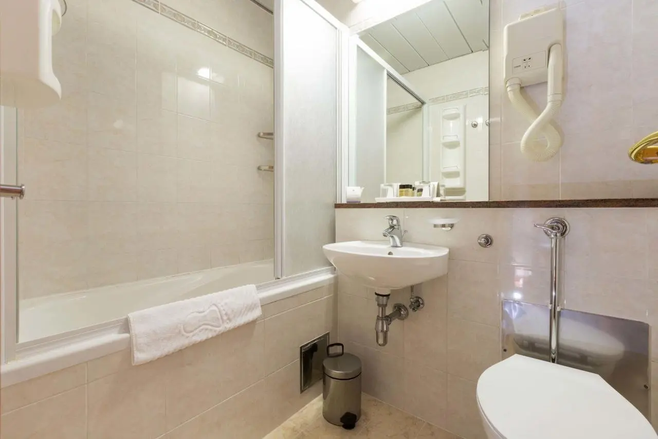 Łazienka w pokoju hotelu Villa Galijot Plava Laguna