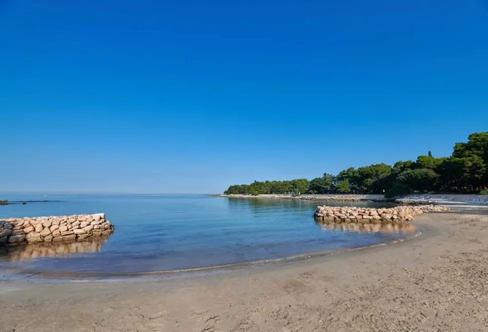 Plaża przy hotelu Village Sol Garden Istra