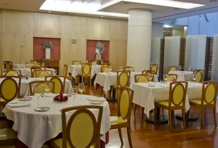 Restauracja i jedzenie w hotelu Vip Executive EntreCampos