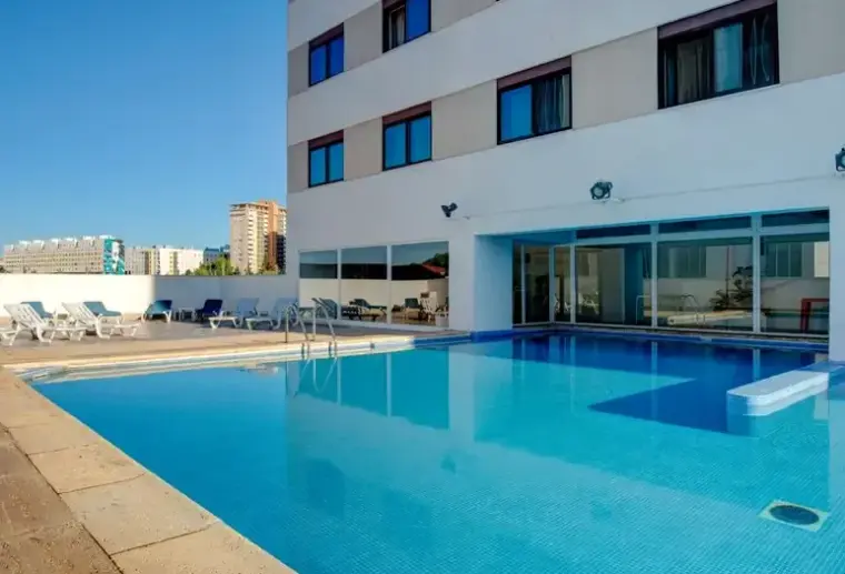 Basen w hotelu Vip Executive Zurique