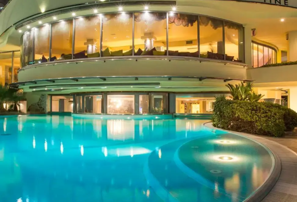 Basen w hotelu Waldorf