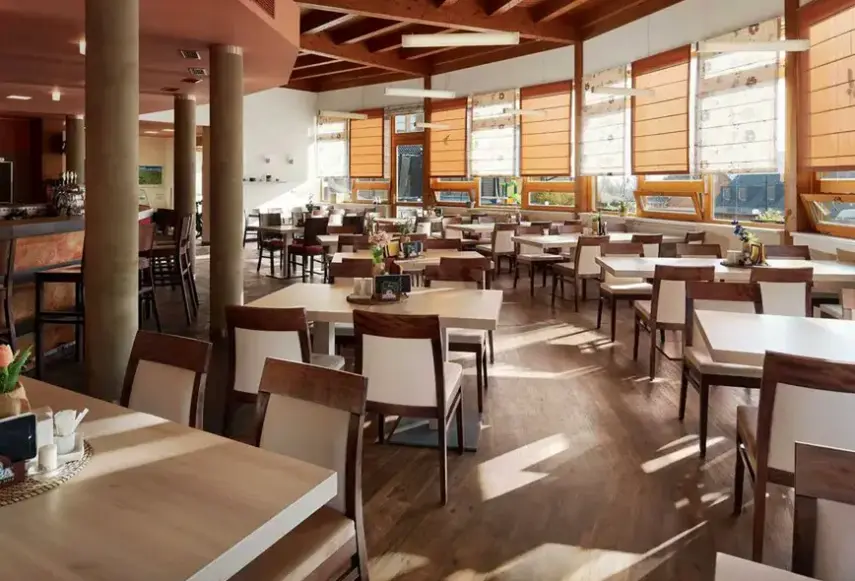 Restauracja i jedzenie w hotelu Wellness Ricky
