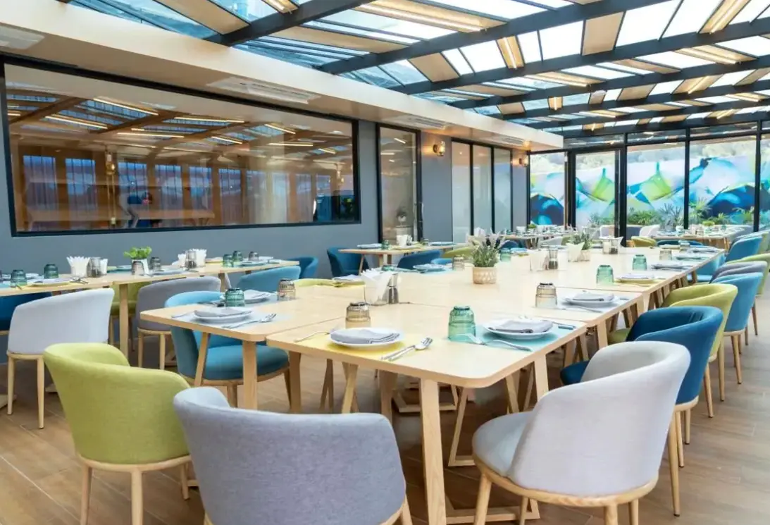 Restauracja i jedzenie w hotelu Wyndham Garden Naithon Phuket