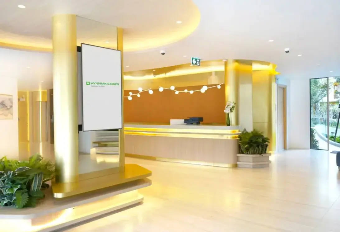 Lobby hotelu Wyndham Garden Naithon Phuket