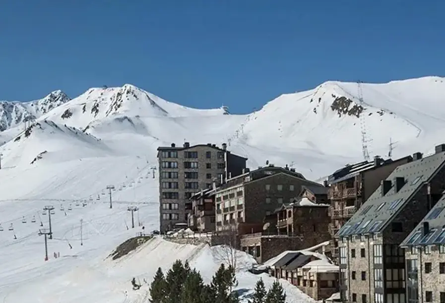 Widok z hotelu Alaska (Pas de la Casa)