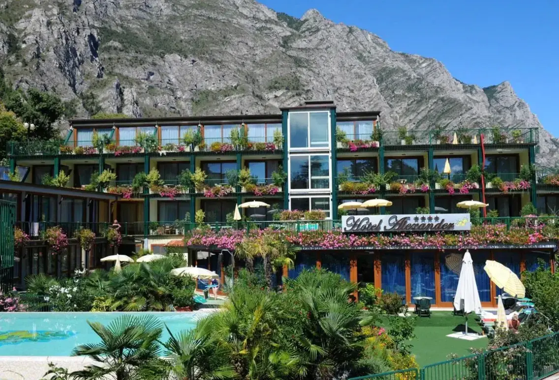 Basen w hotelu Alexander (Limone)